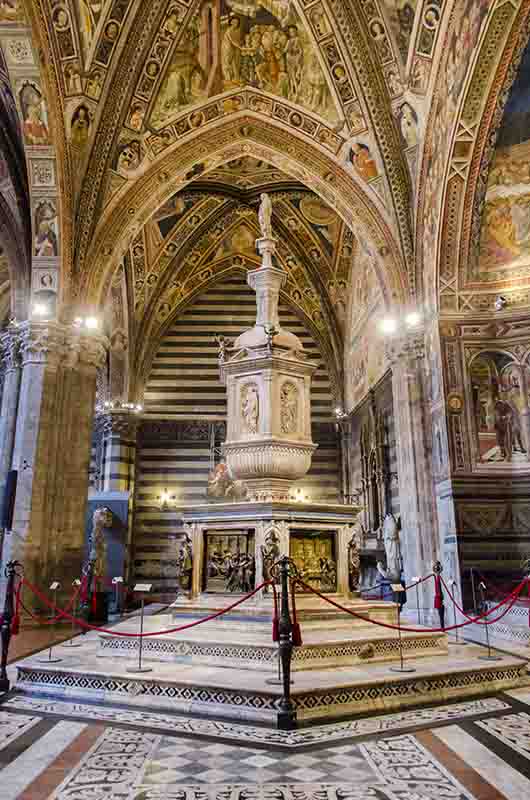 64 - Italia - Siena - catedral - interior - Batisterio
